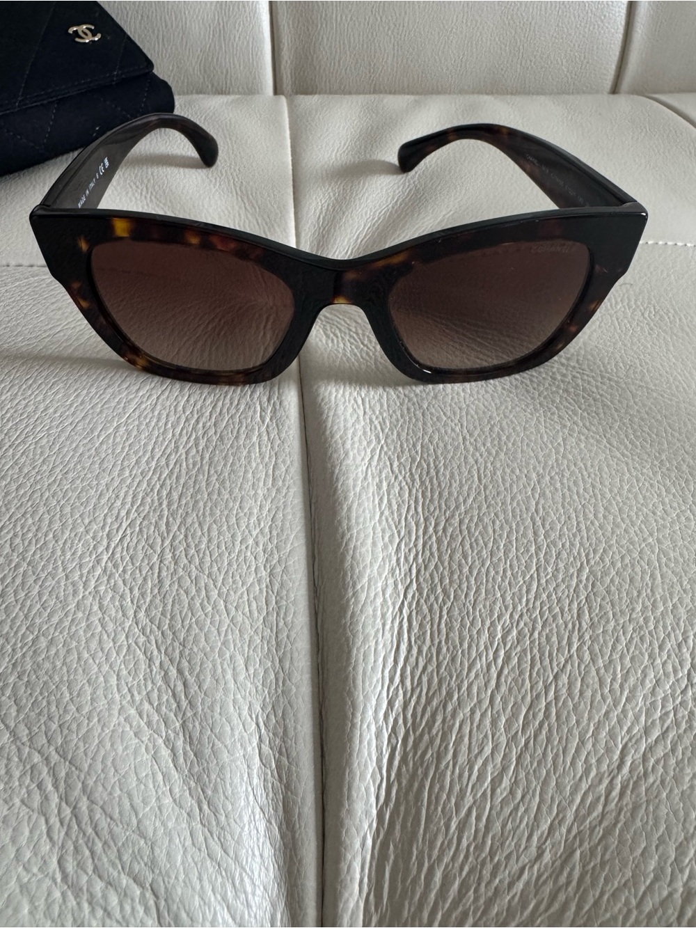 CHANEL Tortoiseshell Cat-Eye Sunglasses with Brown Lenses